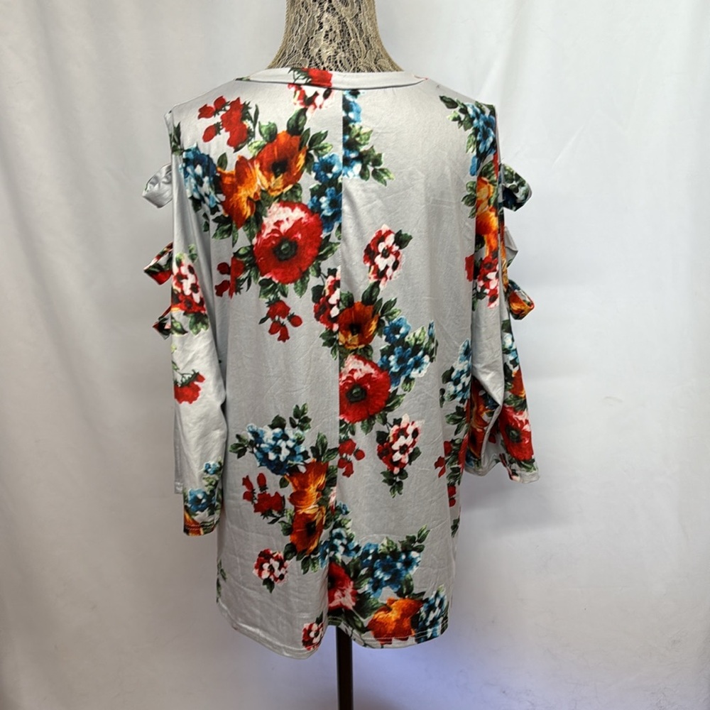 Gorgeous Floral Print Blouse. Soft Comfy Cut-outs on sleeves - Picture 2 of 9